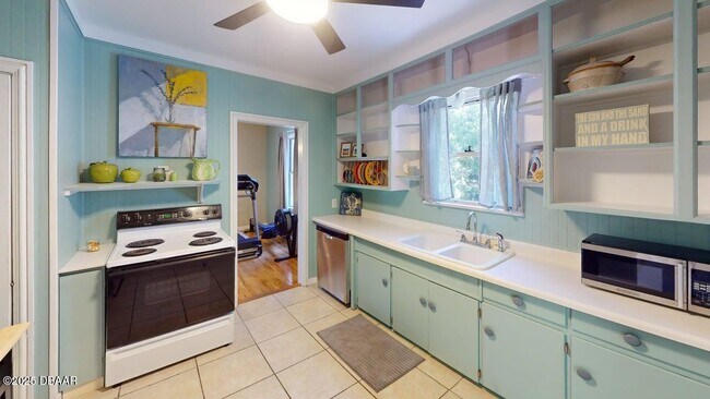 Building Photo - 425 Wisteria Rd