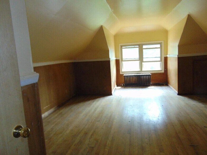 Building Photo - 7637 S Eberhart Ave