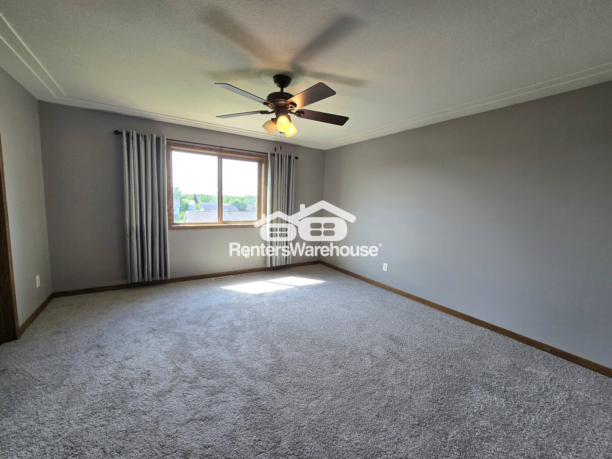Building Photo - 930 Aspen Cir
