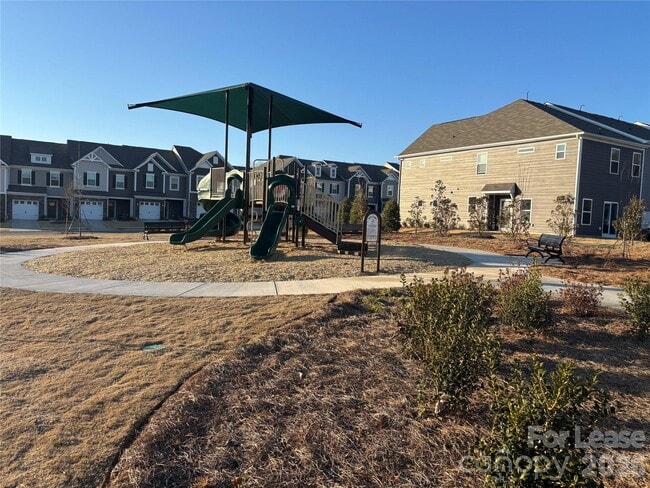 Building Photo - 2012 Highland Park Dr