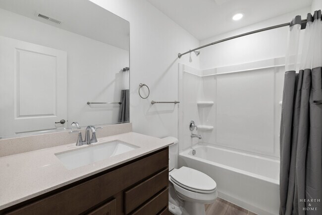 Building Photo - 624 Cassia Ct