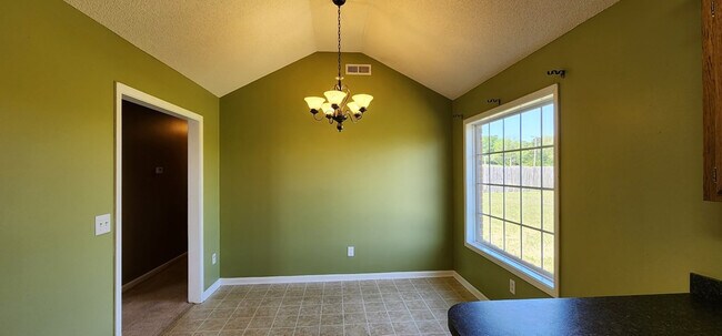 Building Photo - 3599 Drayton Dr