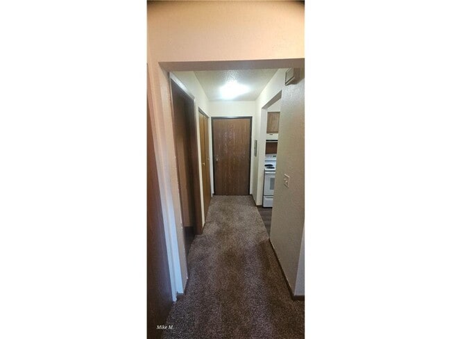 Building Photo - 16 Green River Rd