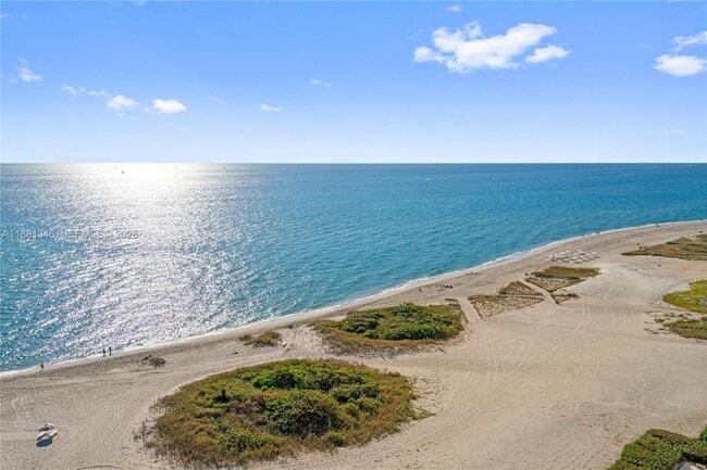 Building Photo - 1116 N Ocean Blvd