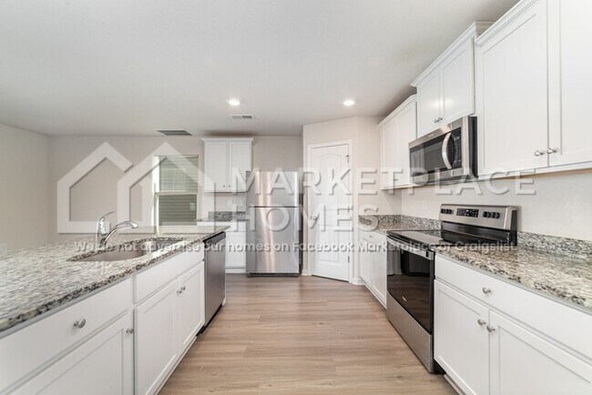 Building Photo - 3051 Cres Lk Ln