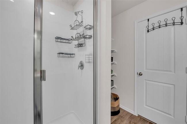 Building Photo - 185 Sandringham Lp