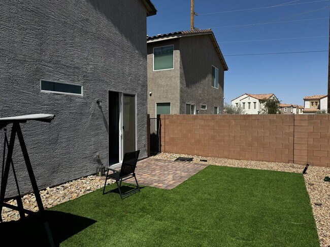 Building Photo - Furnished Executive Rental. Former 2021 Beazer Model Home.