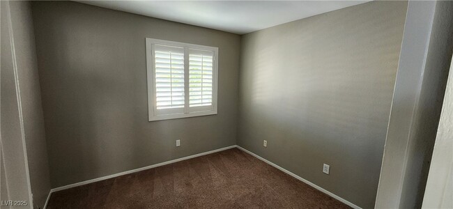 Building Photo - 190 Renville Ct