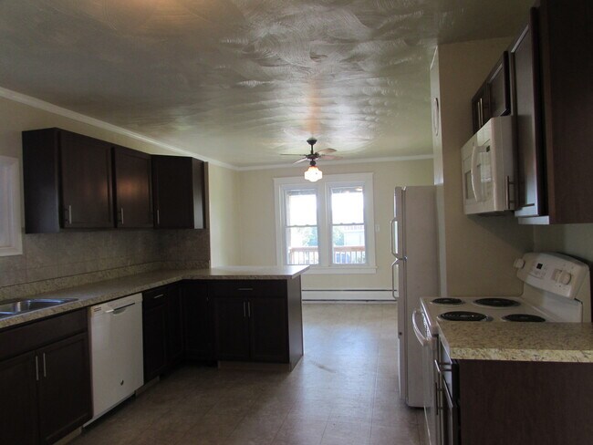 Building Photo - Home in the Country with Laundry Connections!