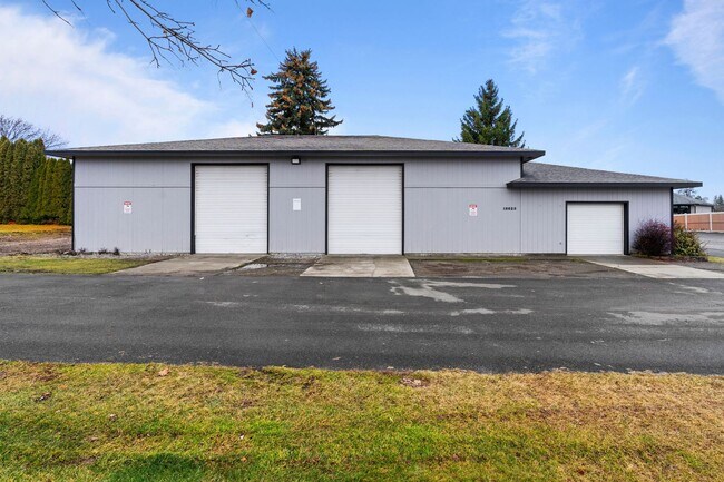 Building Photo - Stunning Home and Three Bay Shop Along Spo...