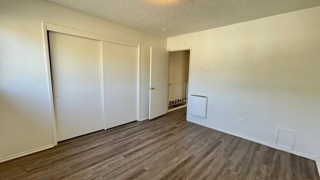Building Photo - 2 Bedroom 2-1/2 Bathroom Townhouse by Sierra Vista Hospital and Near Cal Poly Campus