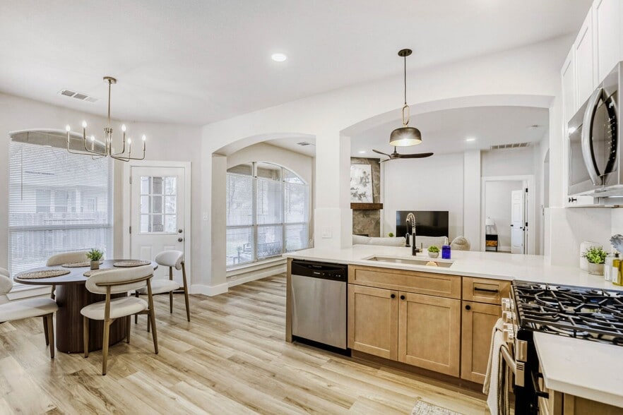 Building Photo - 4216 Flat Stone Ct