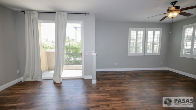 Building Photo - Modern Corner-Unit Condo with tandem 2-Car Garage in Central San Diego