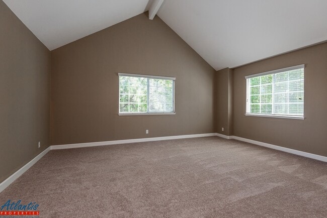 Building Photo - Gorgeous Townhouse | Hardwood Flooring | A/C