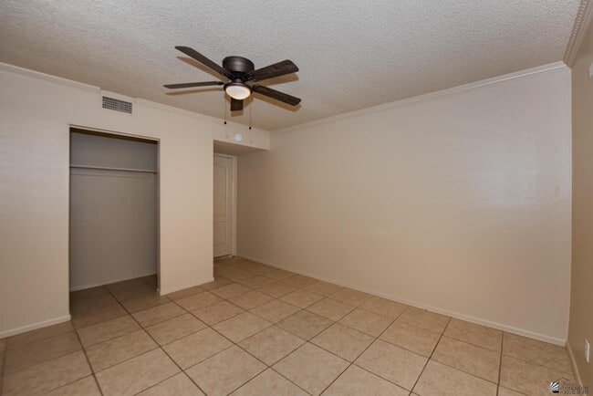 Building Photo - 2645 S Nogales Ave