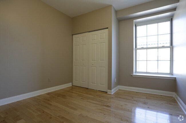 Interior Photo - 248 Market St