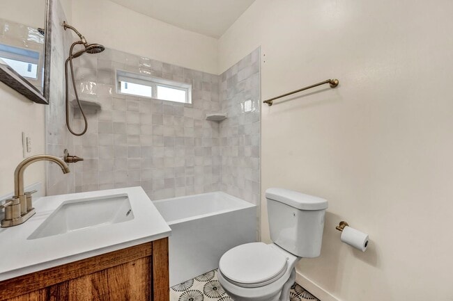 Building Photo - 1637 C St