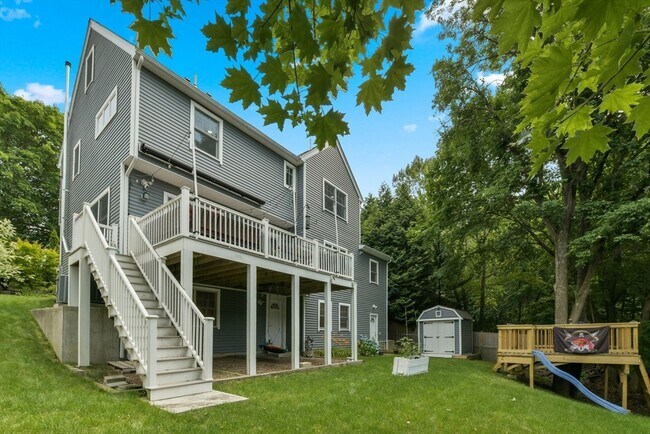 Building Photo - 10 Farrow St