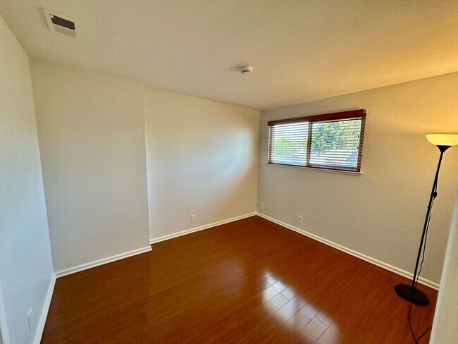 Building Photo - Updated Townhome in Pleasant Almaden Valley Community