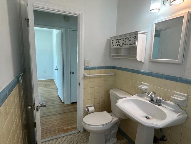 Building Photo - 1800 Pass a Grille Way