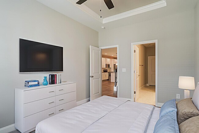 Building Photo - 7255 Bellacroft Dr