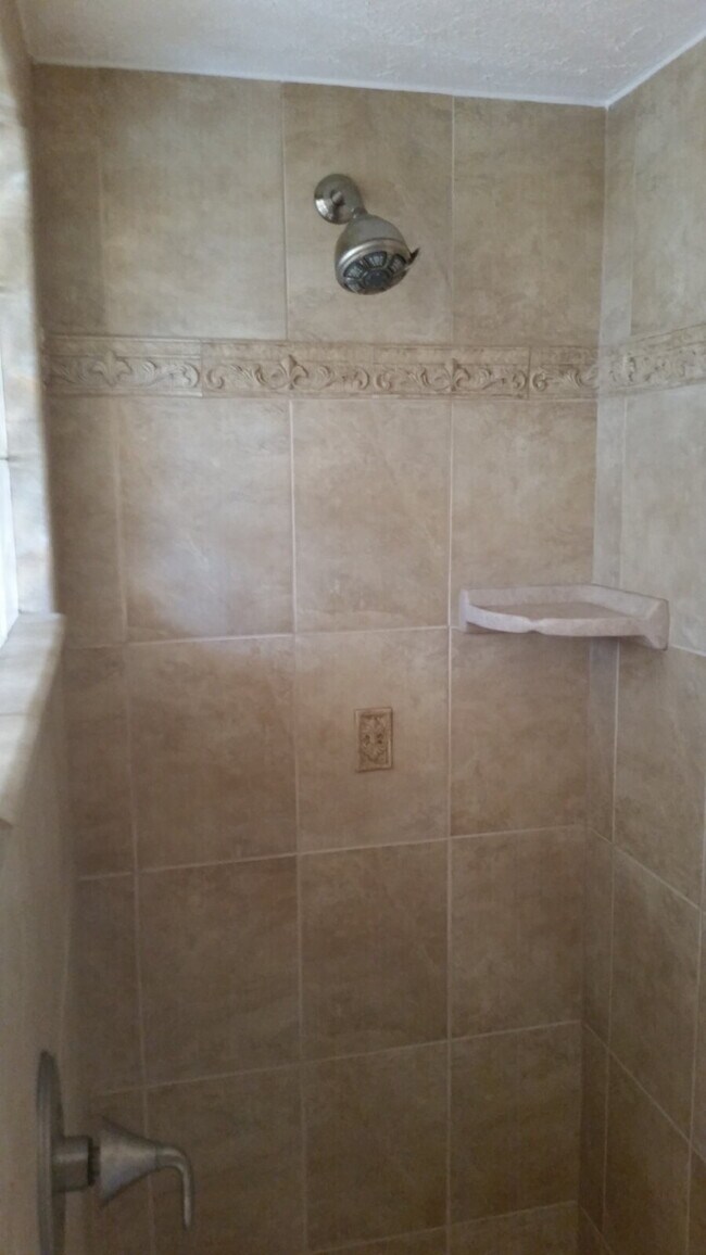 Building Photo - 3 Bed / 2 Bath Home in Venice - Rent with ...