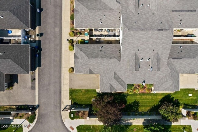 Building Photo - Gated Black Bay Community condo 3 bed 2.5 bath