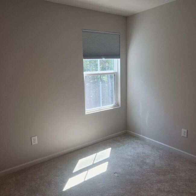 Building Photo - 312 Normandy Cres