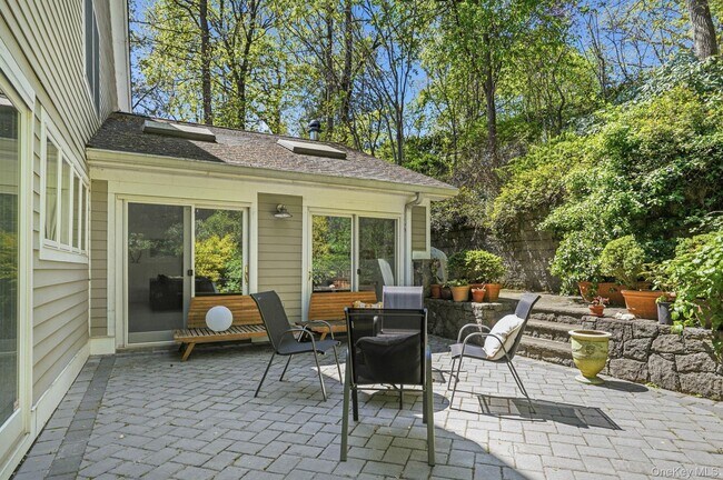 Building Photo - 60 Hillside Ln