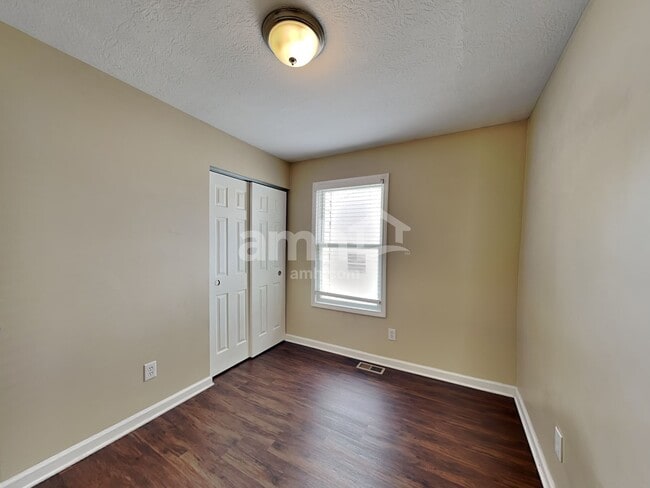 Building Photo - 5505 Dietrich Ave