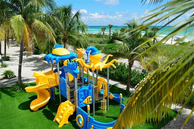 Building Photo - 6039 Collins Ave