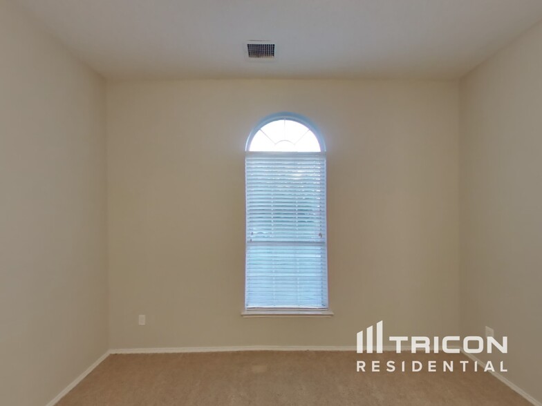 Building Photo - 1504 Redman Dr