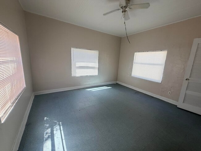 Building Photo - 504 El Prado