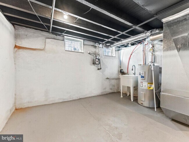 Building Photo - 1839 E Clementine St