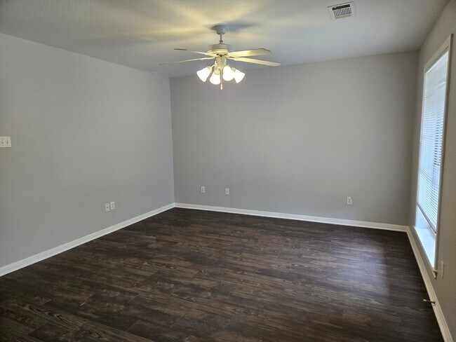 Building Photo - 1742 Rock Hollow Loop