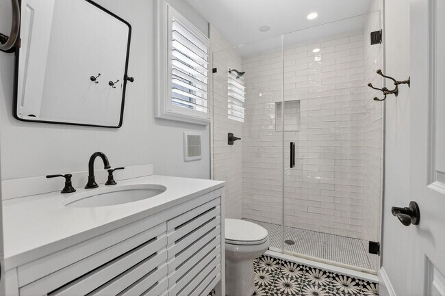 Building Photo - 200 NW 10th St