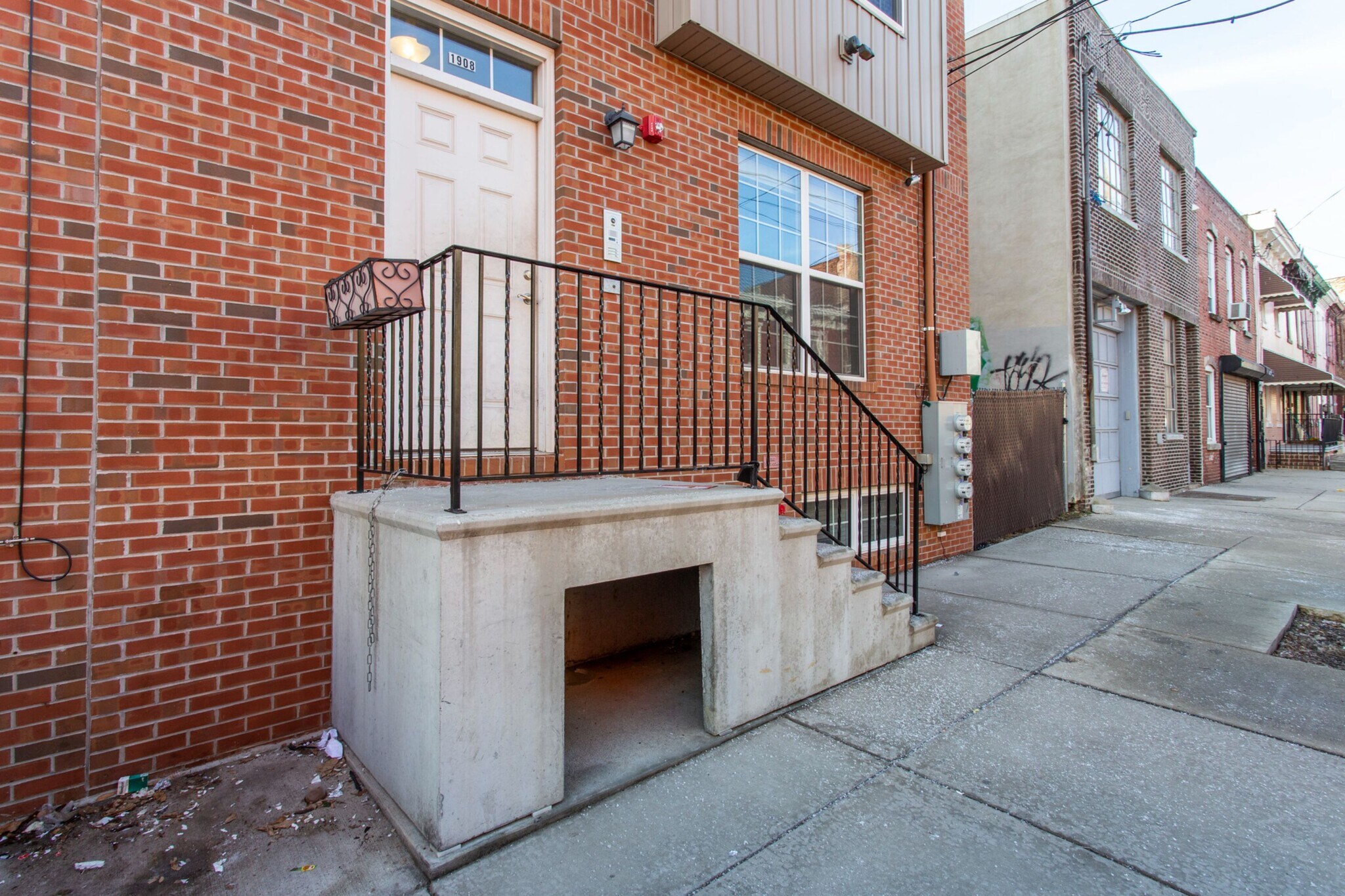 Building Photo - 697 W Berks St