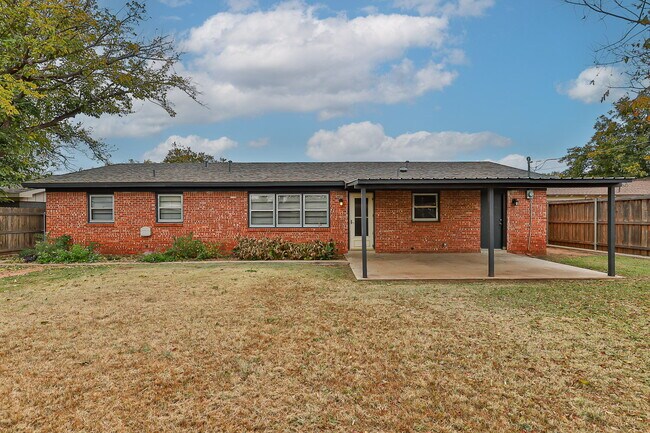 Building Photo - Beautiful 3 bedroom 2 bath
