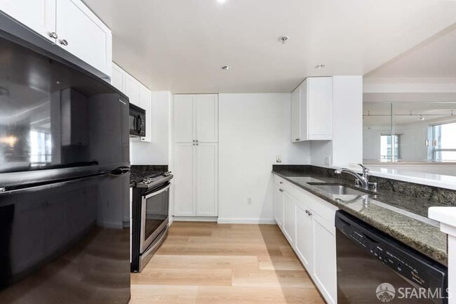 Building Photo - 400 Beale St