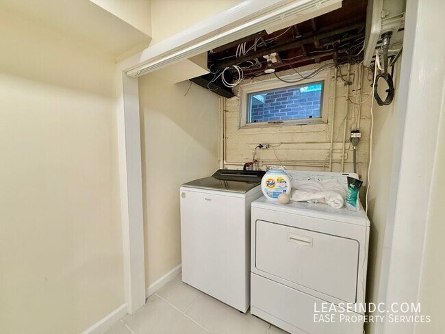 Building Photo - 4825 Butterworth Pl NW