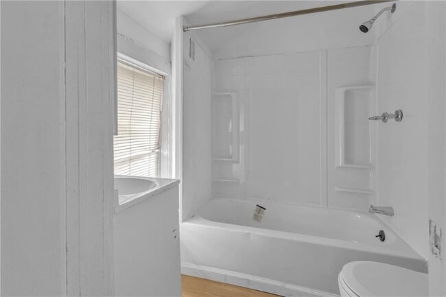 Building Photo - 510 Edgewood Ave