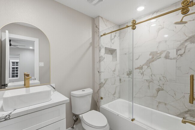 Building Photo - 105 Opal Ct