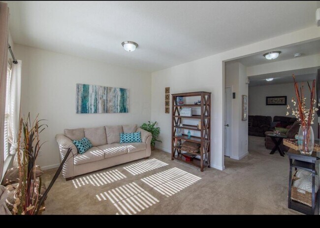 Building Photo - 6143 Brandon Dr