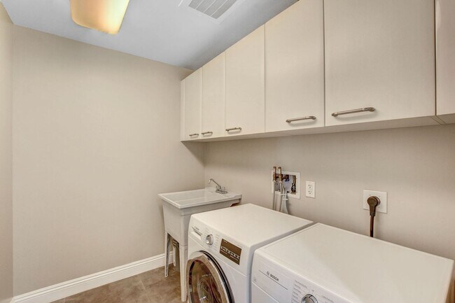 Building Photo - Turnberry Towers 4305W-Strip/City Views from this Stunning 3Bd/2.5Ba Residence