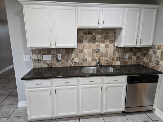 Building Photo - 24202 Bar Kay Ln