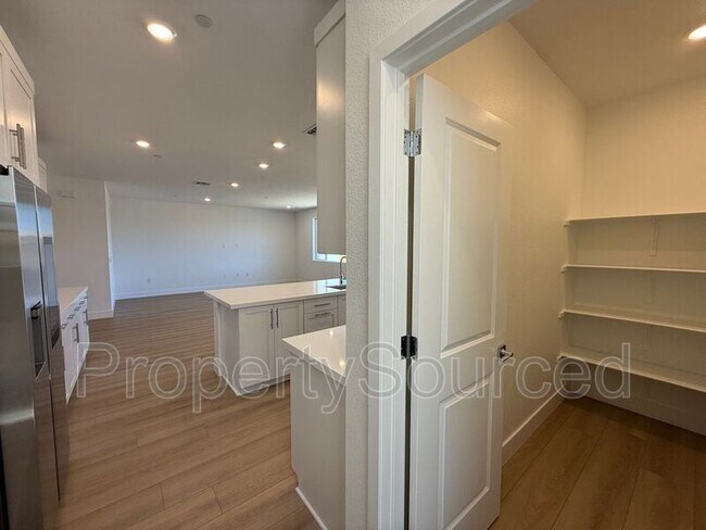 Building Photo - 1336 Martorella Ave