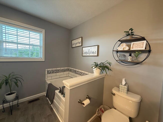 Building Photo - Brynwood Single Family Home