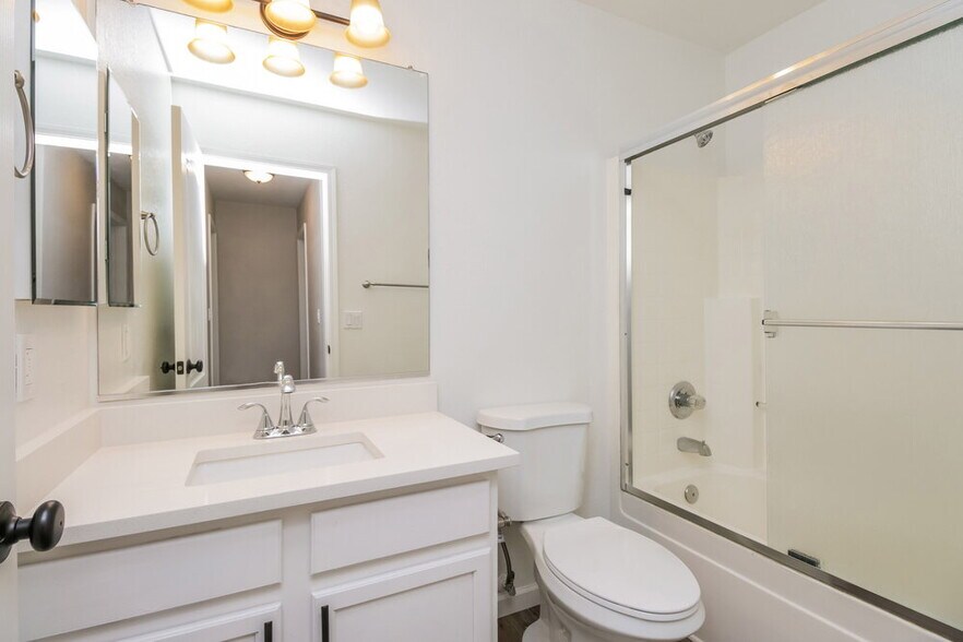 Building Photo - 6079 S Wilson Dr