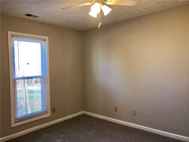 Building Photo - 125 Colony Run