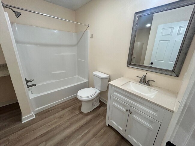 Building Photo - 606 Florida Ave